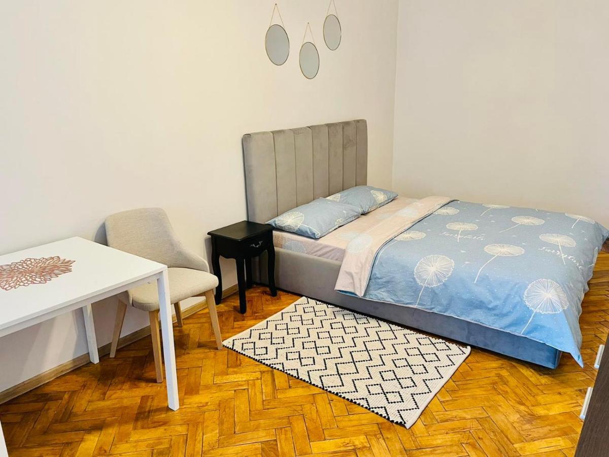Apartment джерельна 25, в центрі з двома ізольованими спальнями Lviv