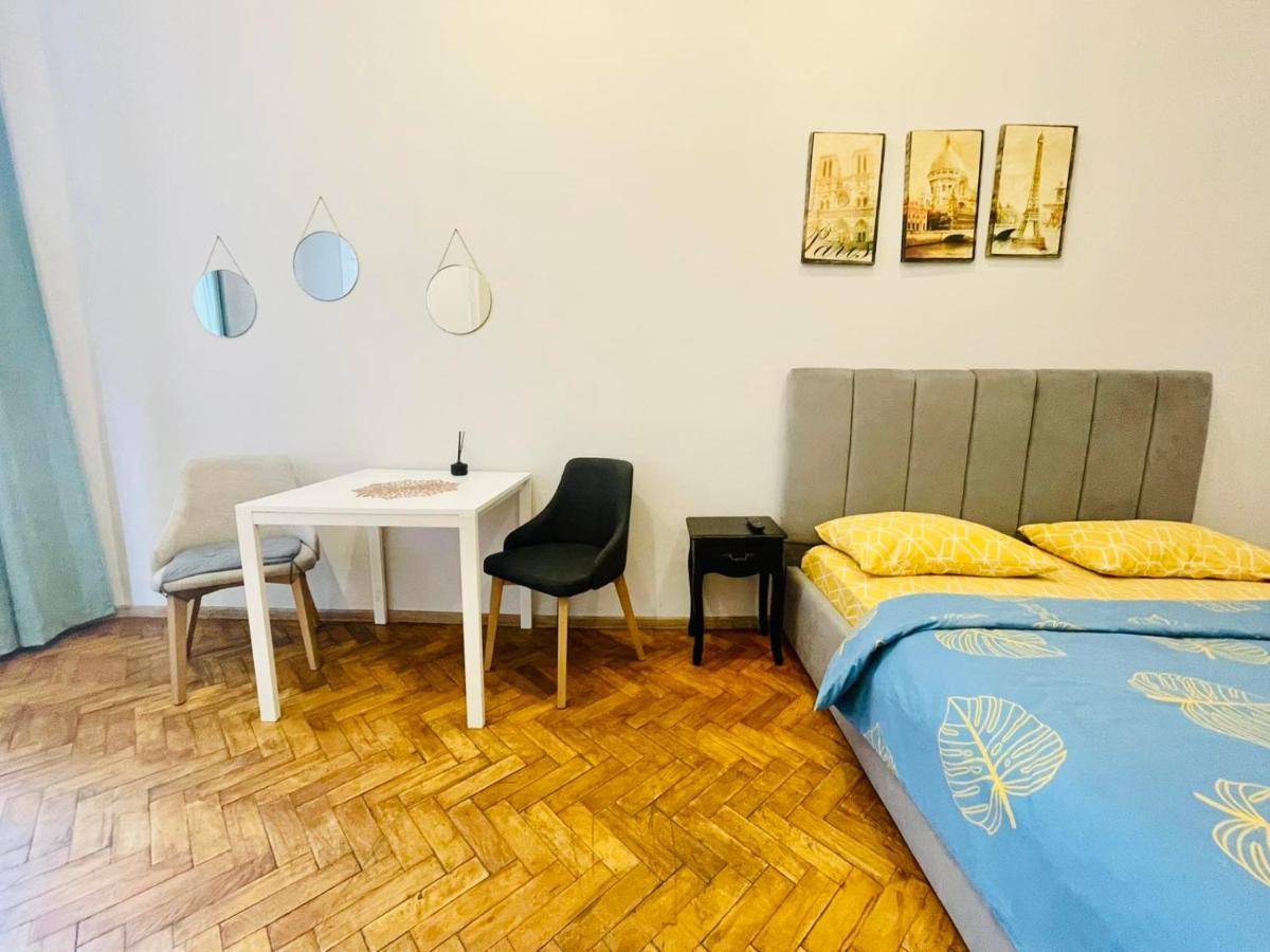 джерельна 25, в центрі з двома ізольованими спальнями Apartment *