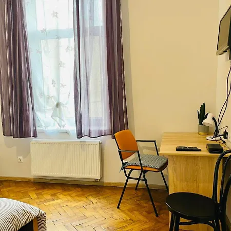 Джерельна 25, Апартаменти В Центрі З Двома Ізольованими Спальнями Lviv Exterior photo